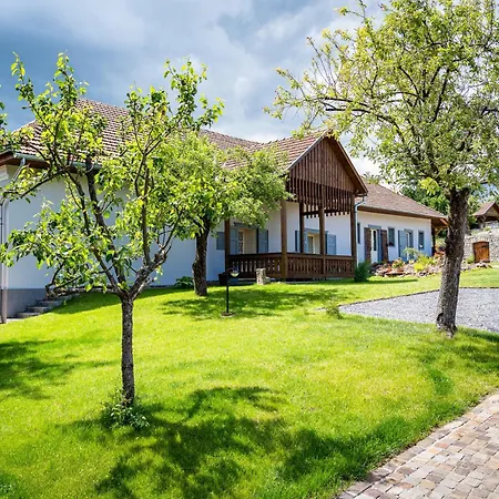 Bor-ko Udvarhaz Apartment